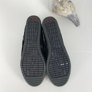 Dkny Shoes - Women's Black Sz 7.5 DKNY athletic shoe Dkny Shoes - Women's Black Sz 7.5 DKNY athletic shoe